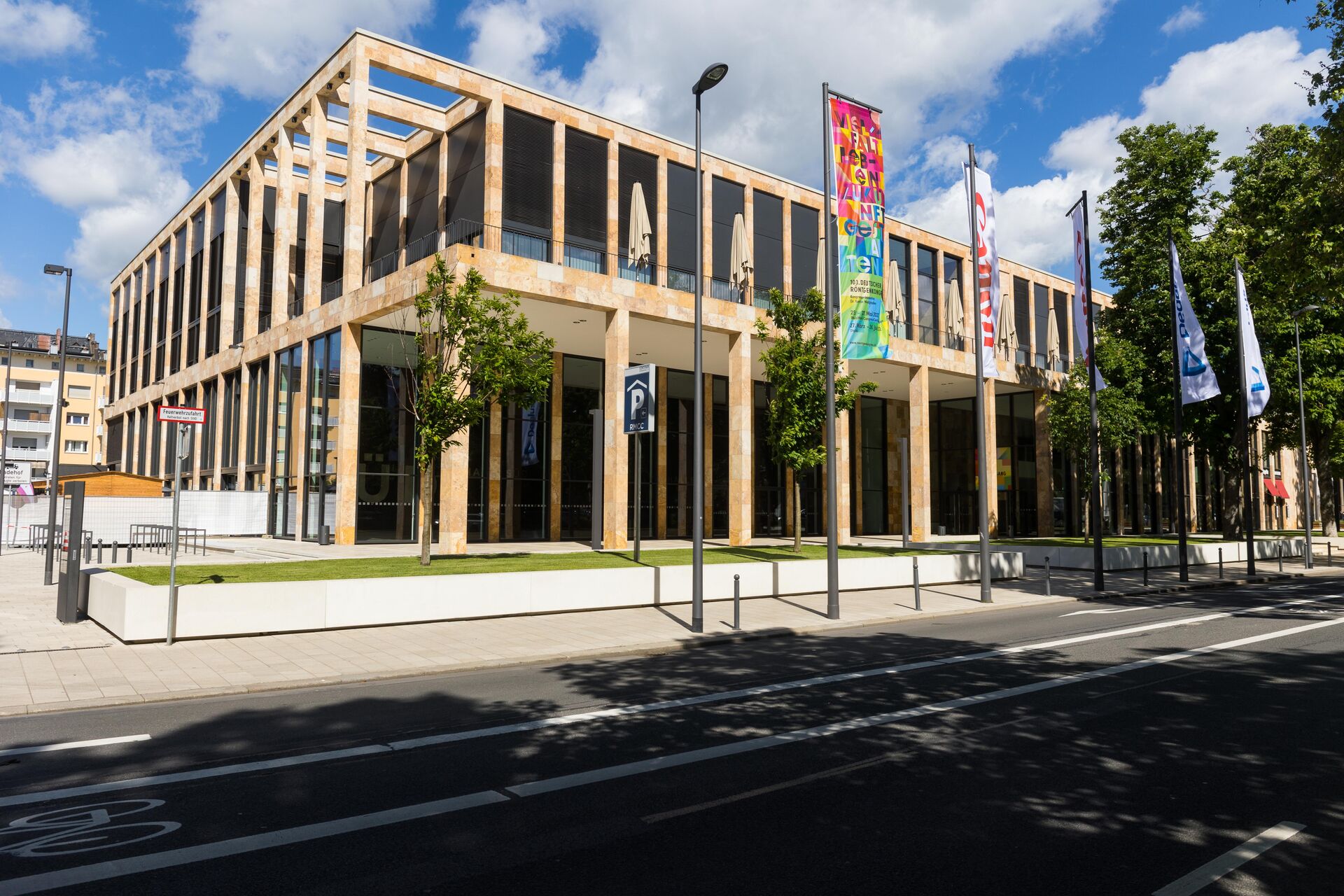 Besucher vor dem RMCC