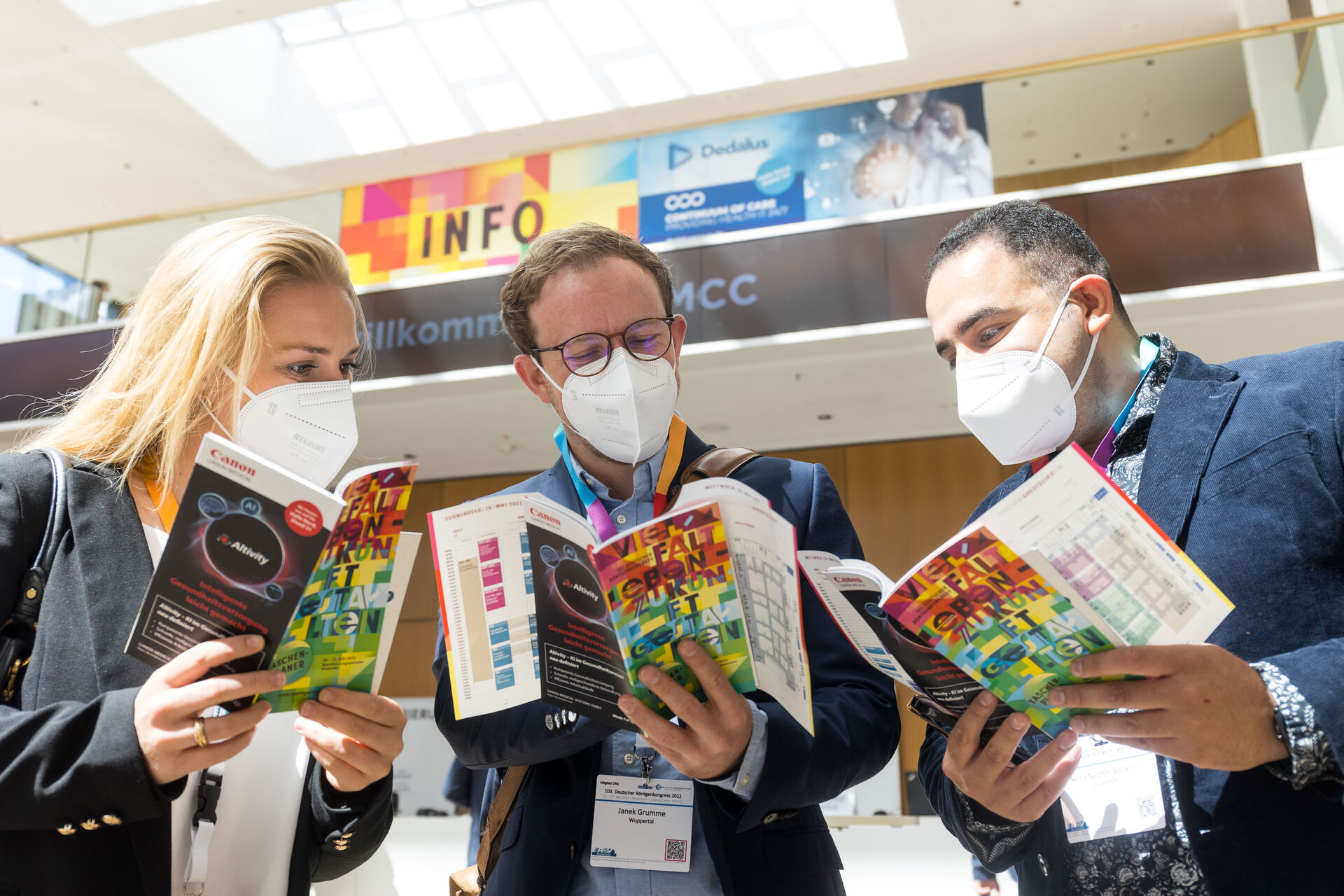 Besucher vor dem RMCC