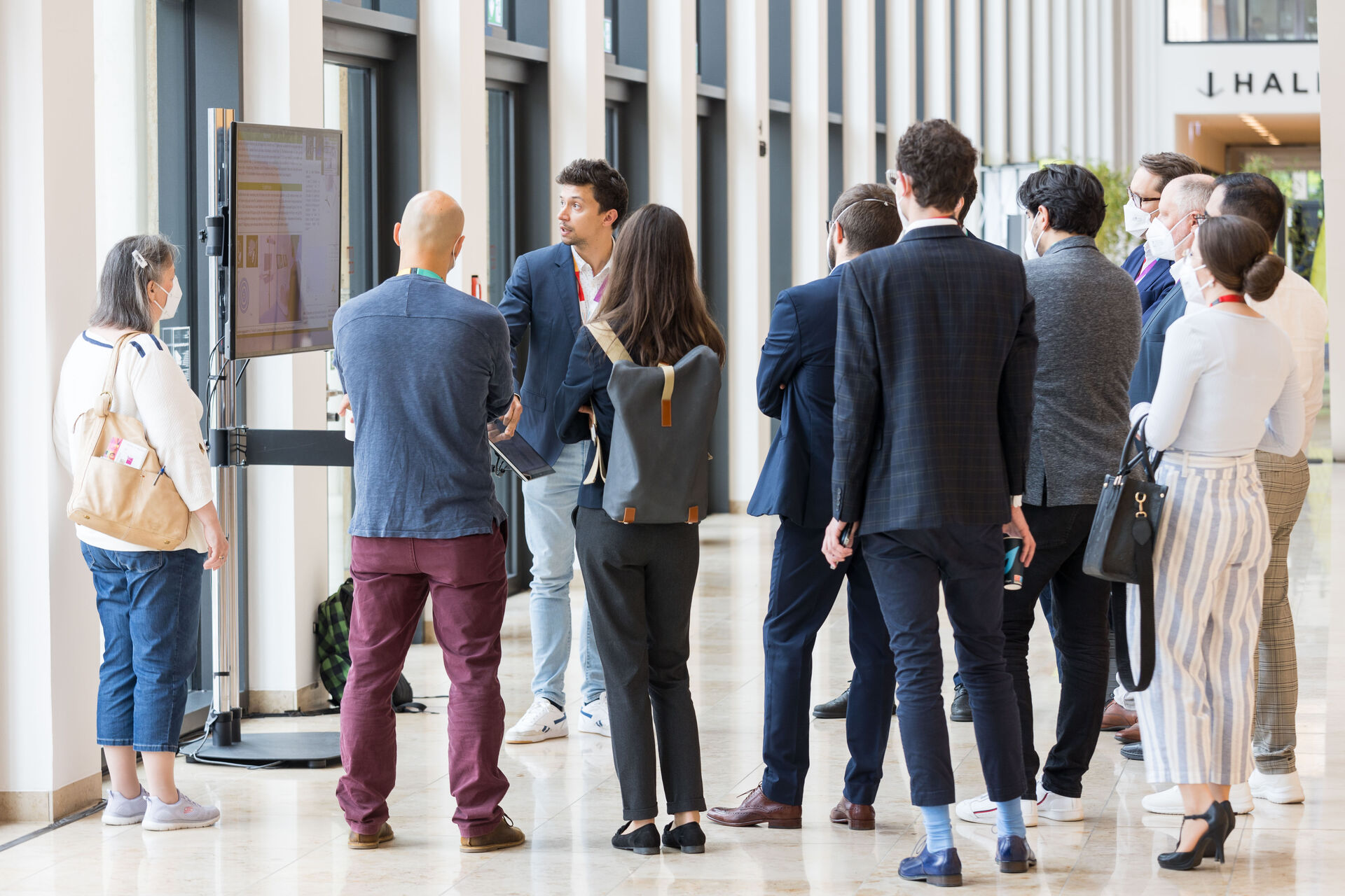 Besucher vor dem RMCC