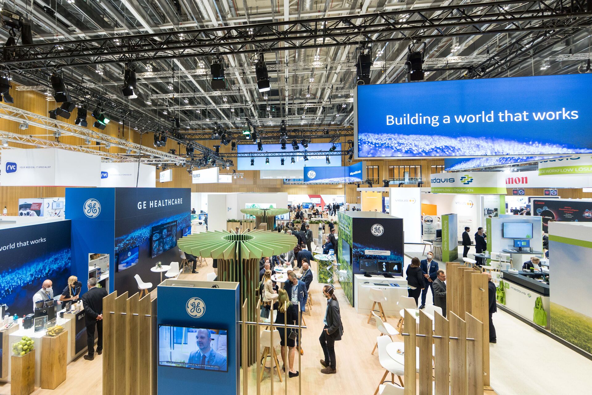 Besucher vor dem RMCC