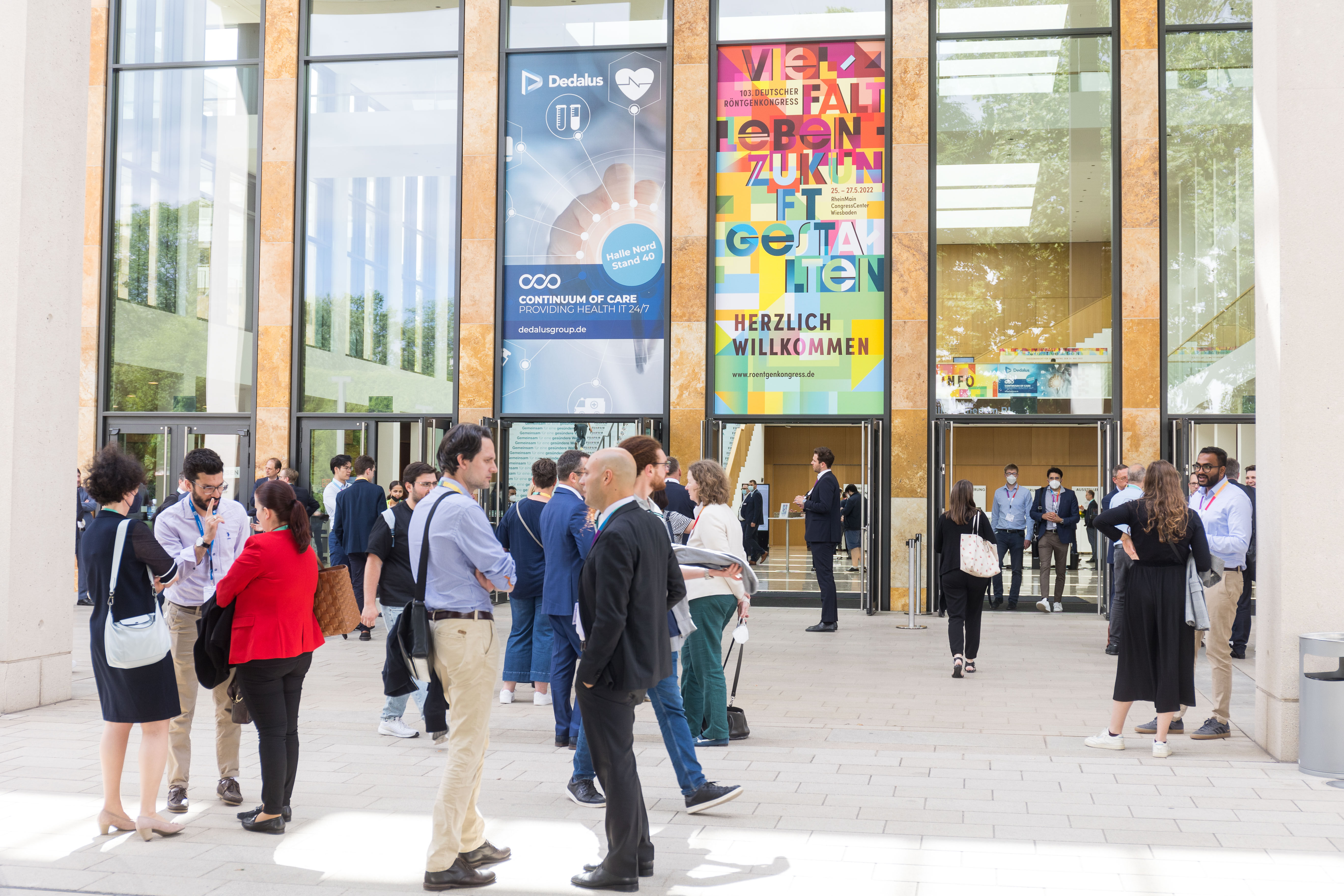 Besucher vor dem RMCC